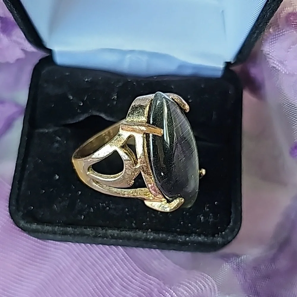 Ring - Picture 2 of 6